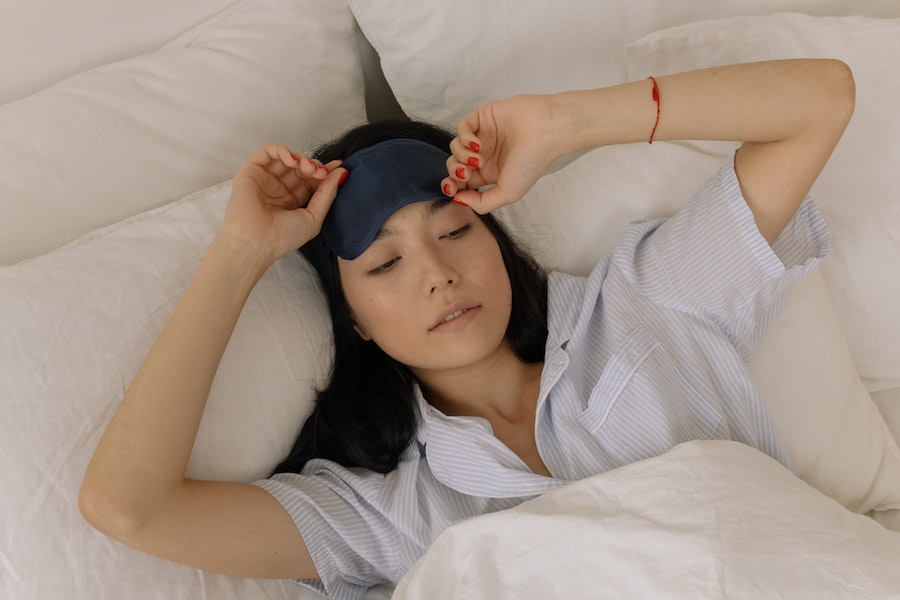 This Ideal Sleep Position Prevents Wrinkles and Pimples - CNET